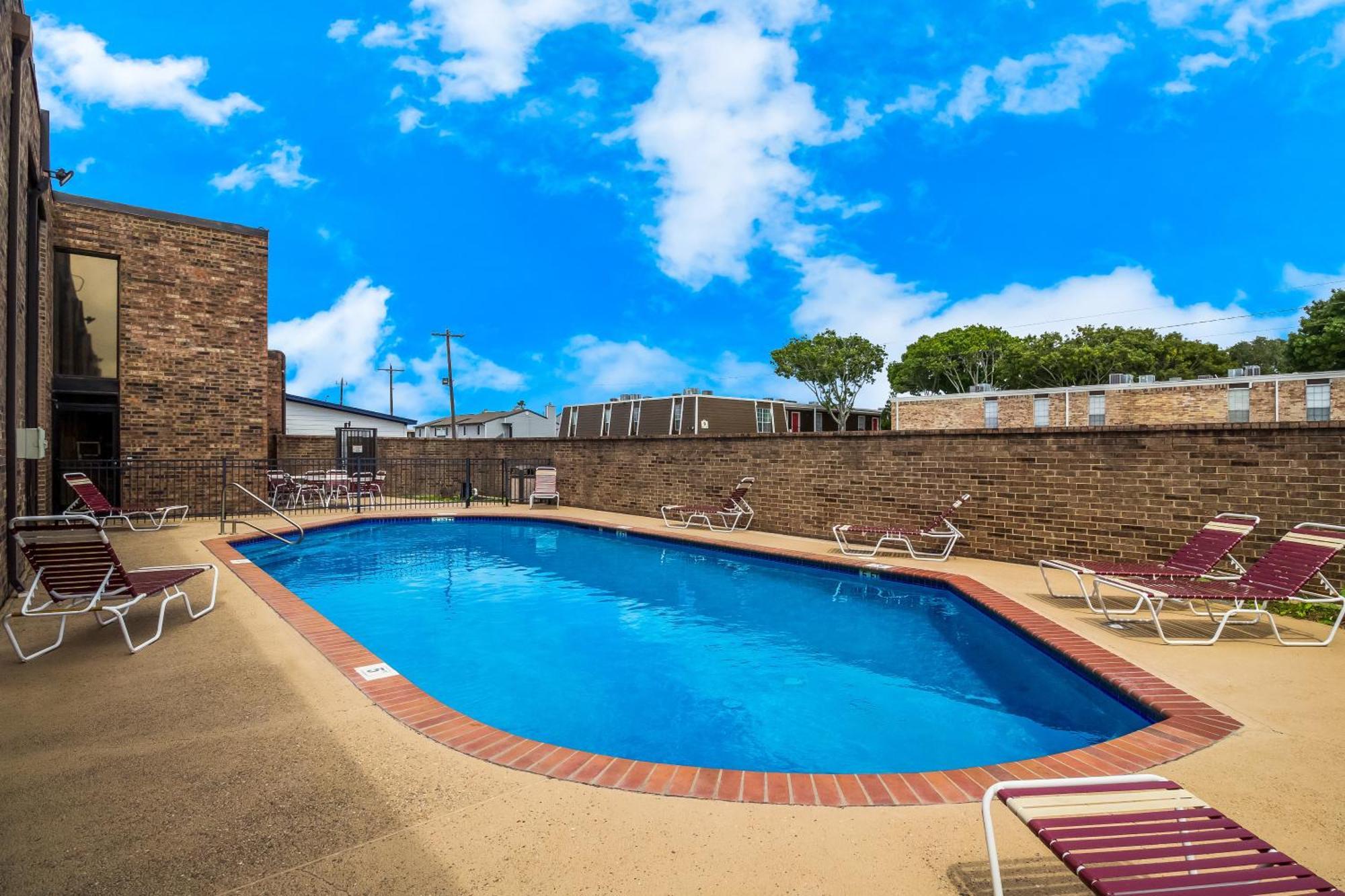 Clarion Pointe Lake Jackson - Clute Exterior photo